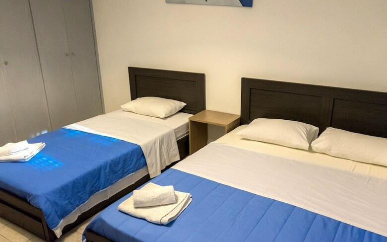 Hostal Polykratis Rooms