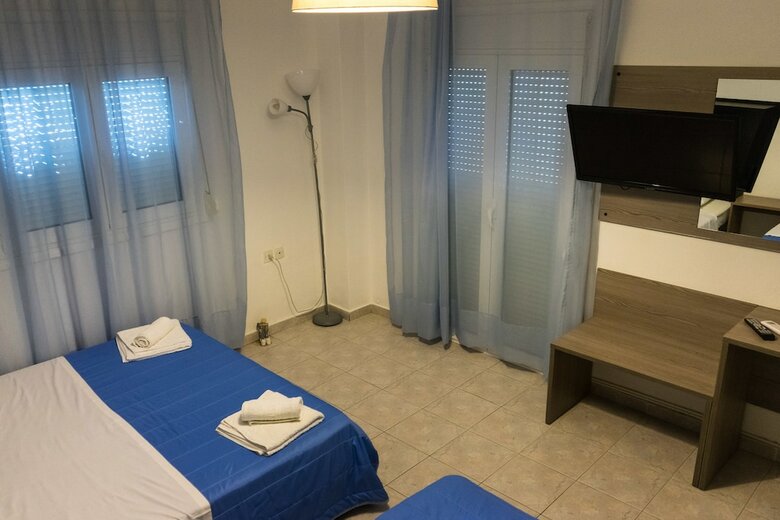 Hostal Polykratis Rooms