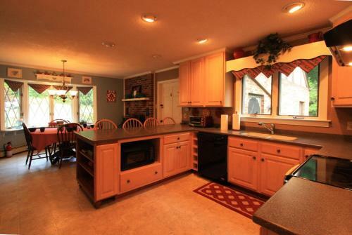 Hickory Manor