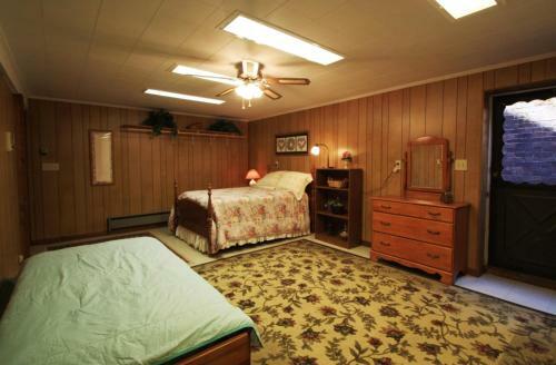 Hickory Manor