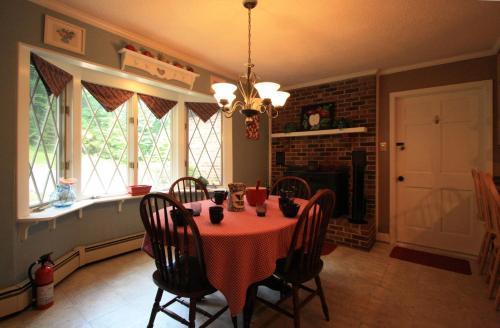 Hickory Manor