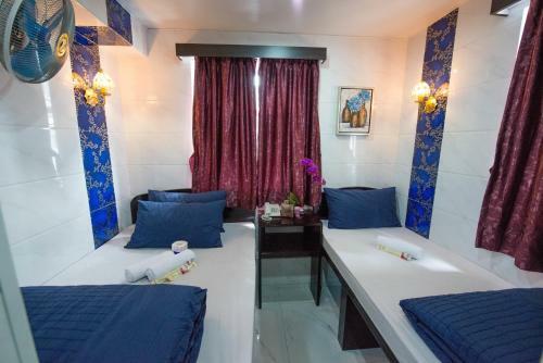 Hostal V Inn