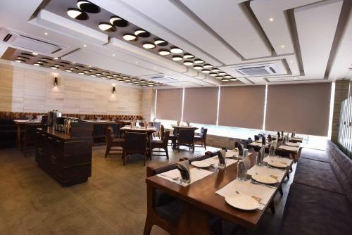 Hotel Grand Elegance