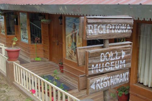 Hotel Royal Dutch Resorts And Doll Museum