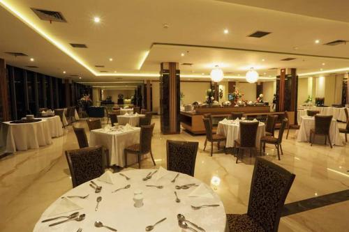 Pasar Baru Square Hotel Bandung, Dhm Associates.