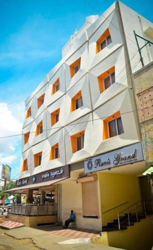 Hotel Ranis Grand