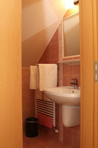 Hostal Pacsirta Vend�gh�z Egerszal�k