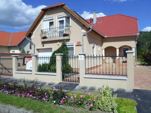 Hostal Pacsirta Vend�gh�z Egerszal�k