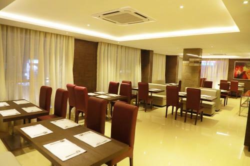 Azeez Avenue Hotel