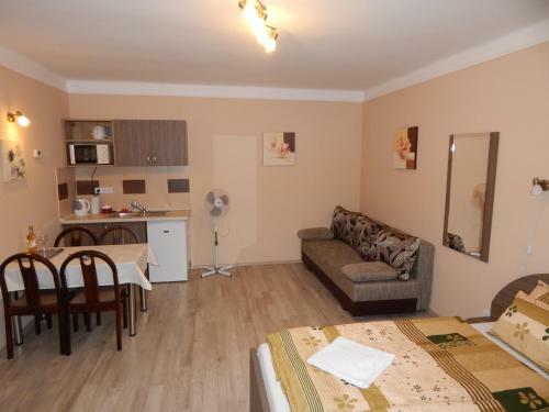 Gr�nay Apartmenthouse