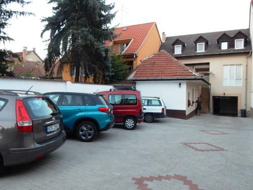 Gr�nay Apartmenthouse