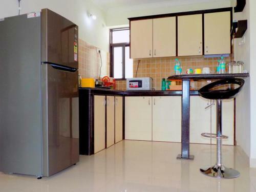 2 Bedroom Apartment Near Candolim Beach Cm012