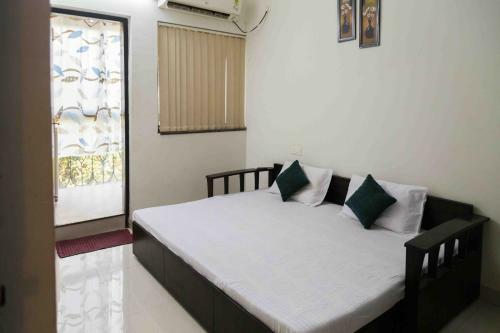 2 Bedroom Apartment Near Candolim Beach Cm012