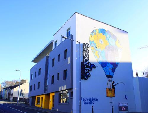 Snoozles Tourist Hostel