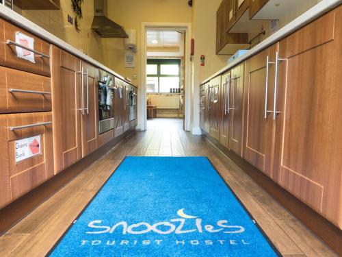 Snoozles Tourist Hostel