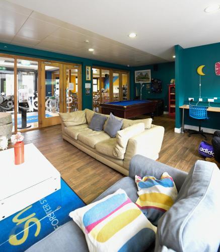 Snoozles Tourist Hostel