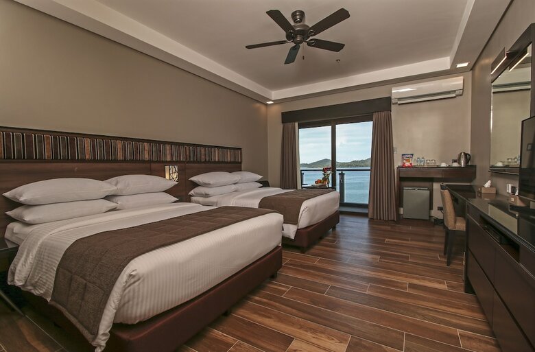 Two Seasons Coron Bayside Hotel