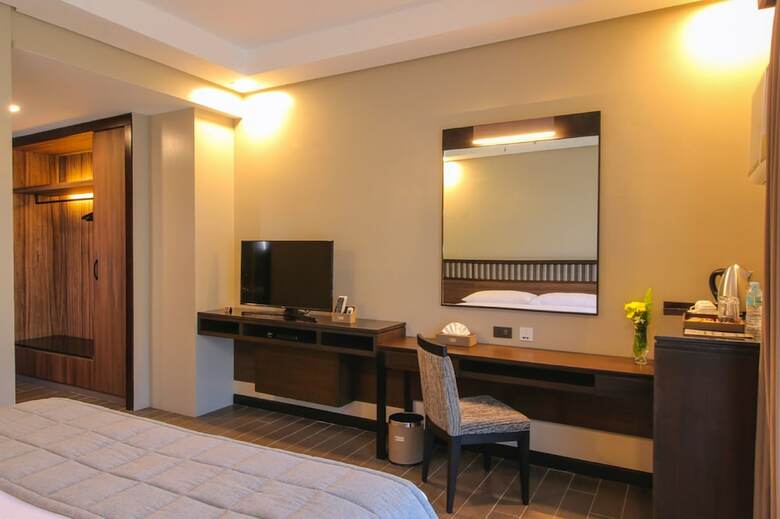 Two Seasons Coron Bayside Hotel