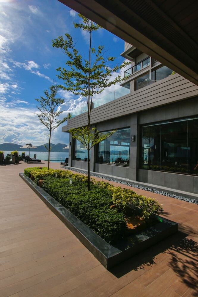 Two Seasons Coron Bayside Hotel