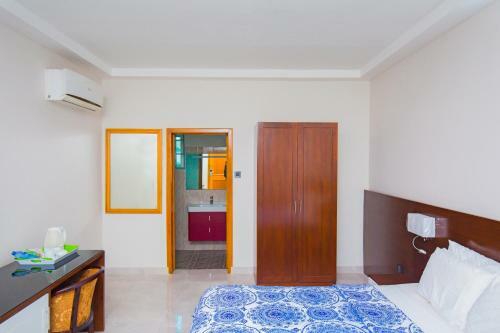 Monarch Hotel