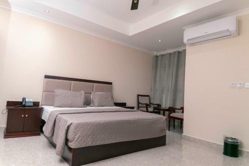 Monarch Hotel