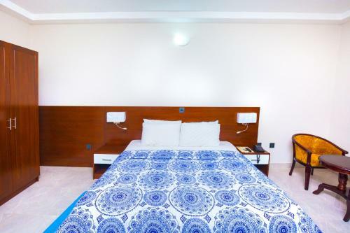 Monarch Hotel