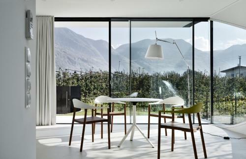 Mirror Houses