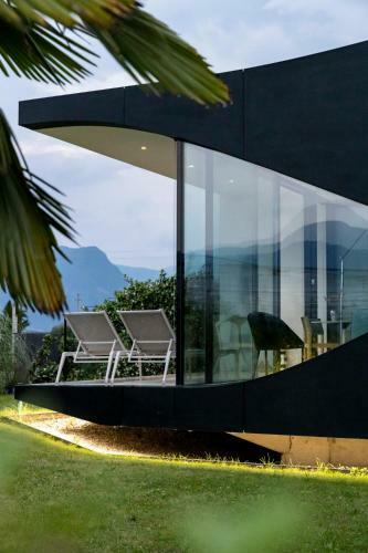 Mirror Houses
