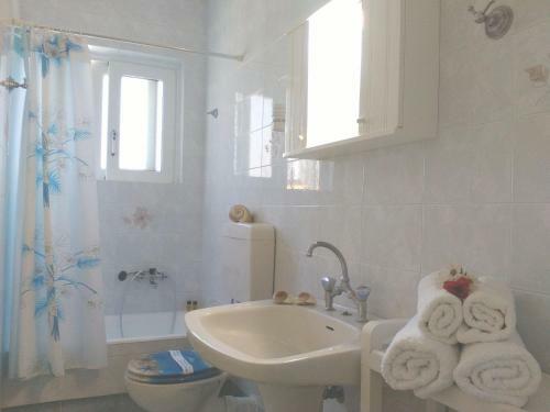 Hostal Neapoli Rooms