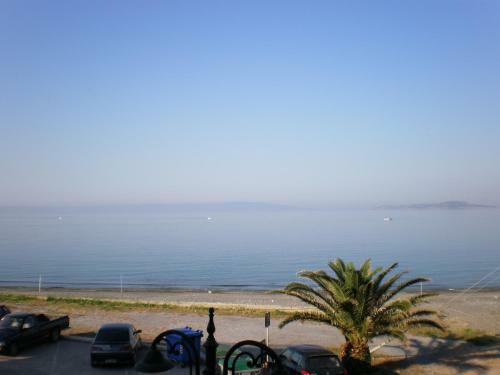 Hostal Neapoli Rooms