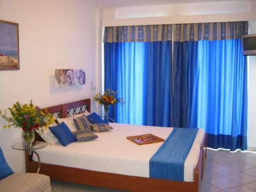 Hostal Neapoli Rooms