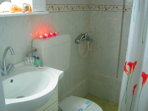 Hostal Neapoli Rooms
