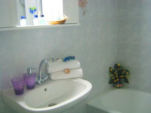 Hostal Neapoli Rooms