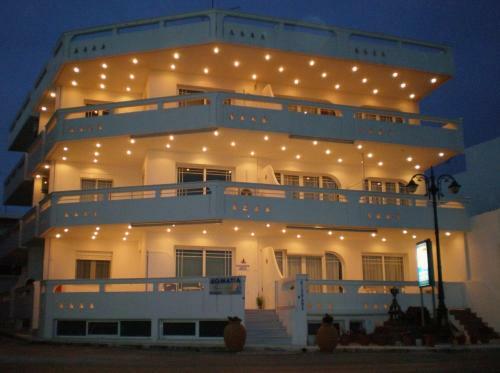 Hostal Neapoli Rooms
