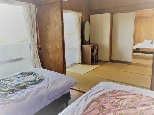 Hostal Pension Crystal Inn Onna