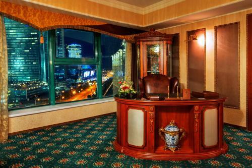 Diplomat Hotel And Business Center