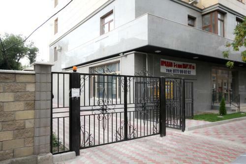 Oscar's Apartments