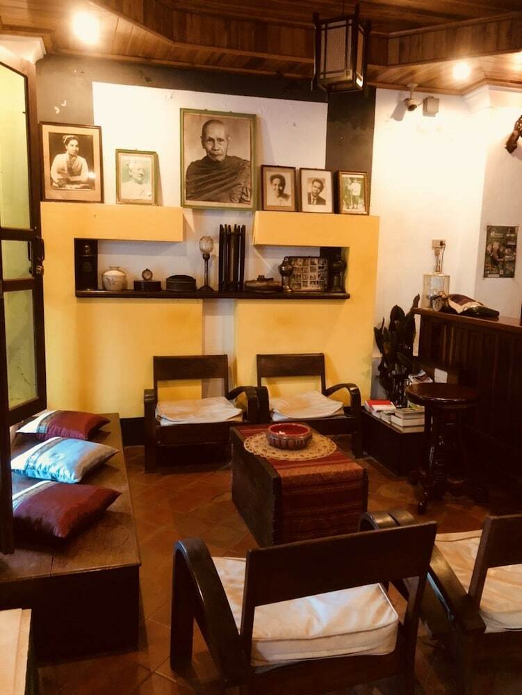 Hostal Heritage Guesthouse