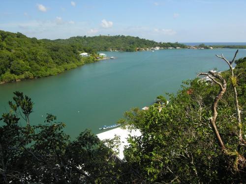 Bed & Breakfast Sail Inn Of Roatan