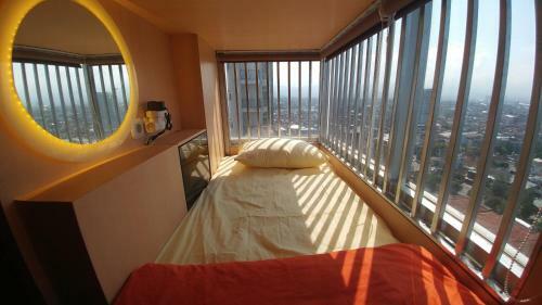 Inap At Capsule Hostel