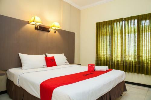 Bed & Breakfast Reddoorz Near Gubeng Station