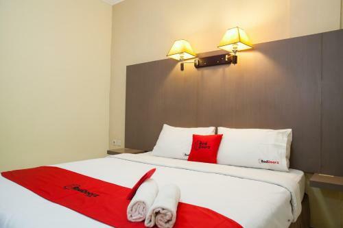 Bed & Breakfast Reddoorz Near Gubeng Station