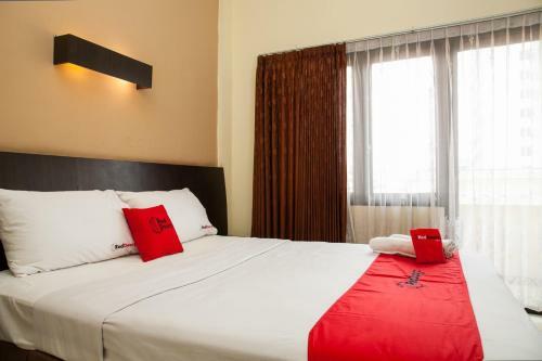 Bed & Breakfast Reddoorz Near Gubeng Station