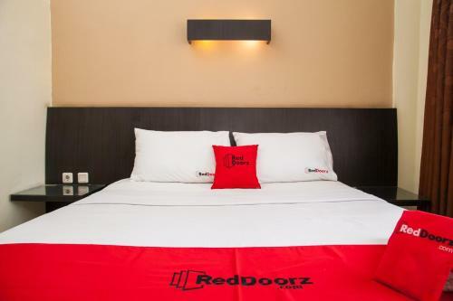 Bed & Breakfast Reddoorz Near Gubeng Station