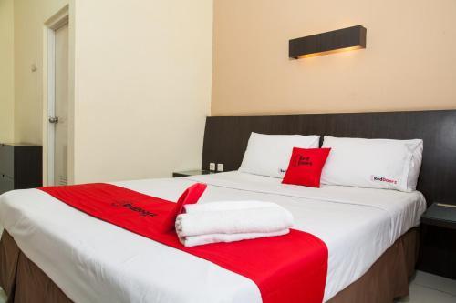 Bed & Breakfast Reddoorz Near Gubeng Station