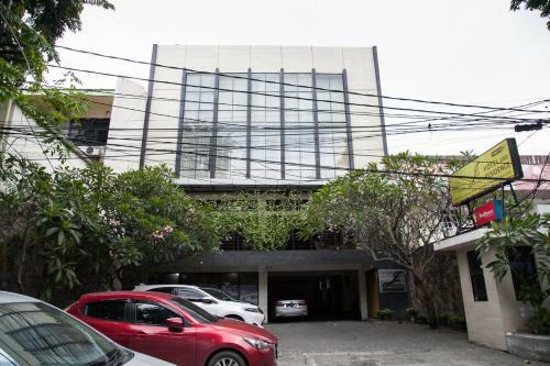 Bed & Breakfast Reddoorz Near Gubeng Station