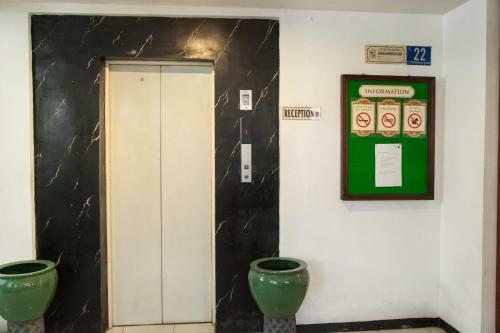 Bed & Breakfast Reddoorz Near Gubeng Station