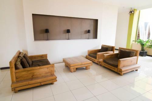 Bed & Breakfast Reddoorz Near Gubeng Station