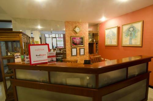 Bed & Breakfast Reddoorz Near Gubeng Station