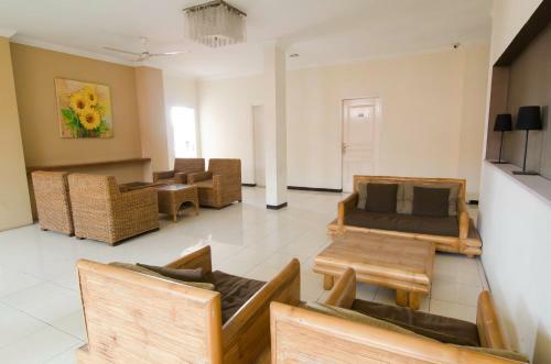 Bed & Breakfast Reddoorz Near Gubeng Station